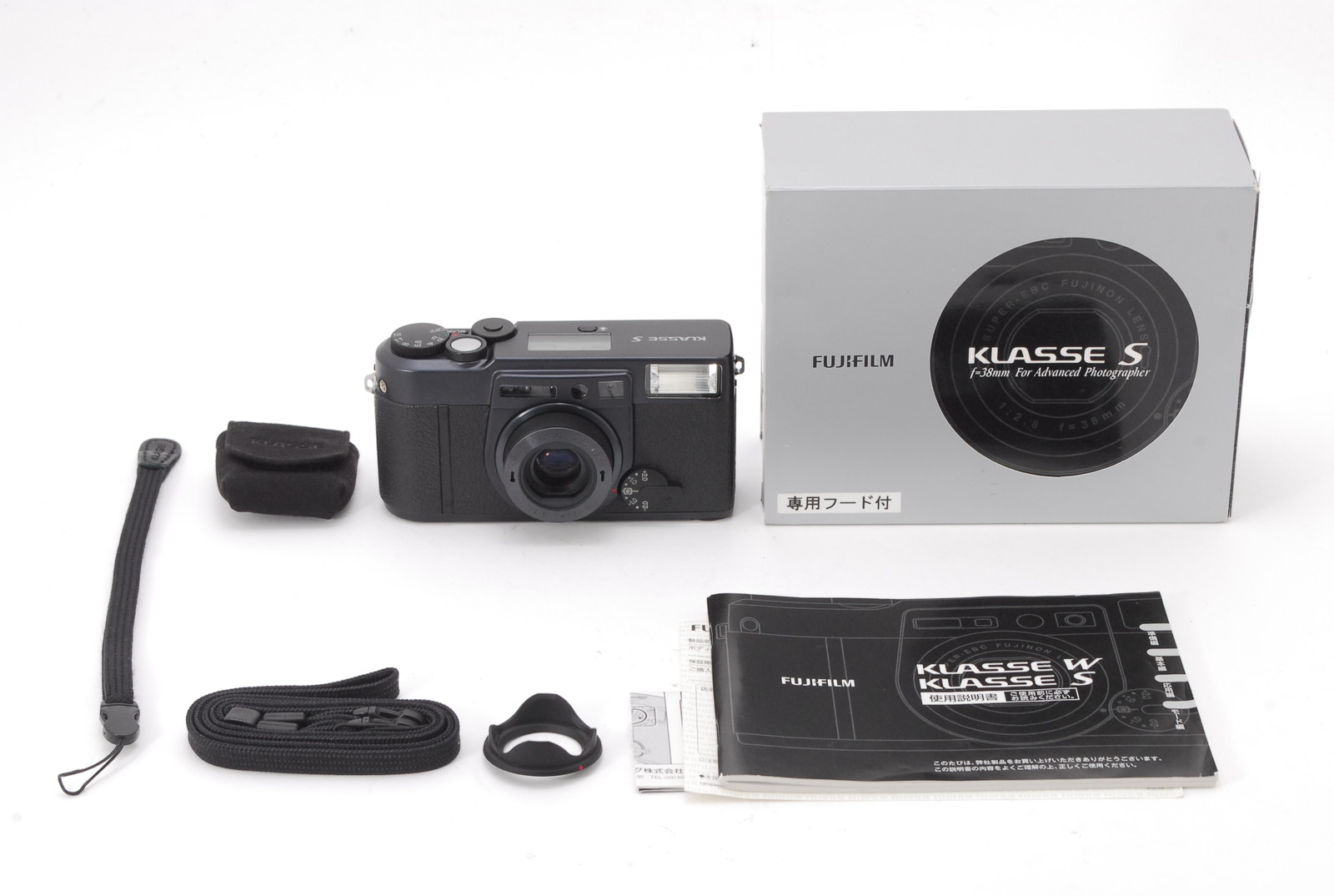 This Fujifilm Klasse S is Worth Adding to Your Premium Compact