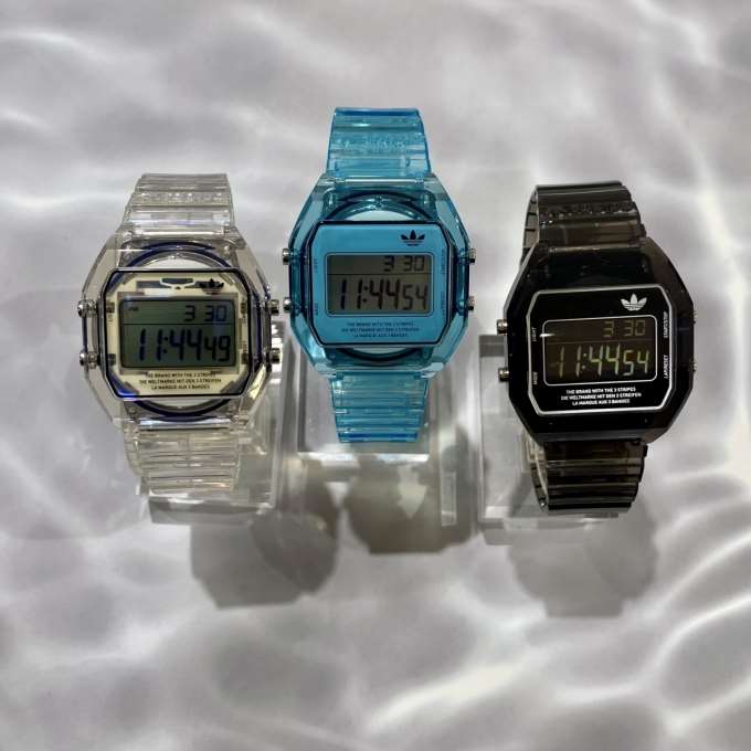 adidas】レトロな雰囲気が可愛いスケルトンウォッチ！ - チックタック