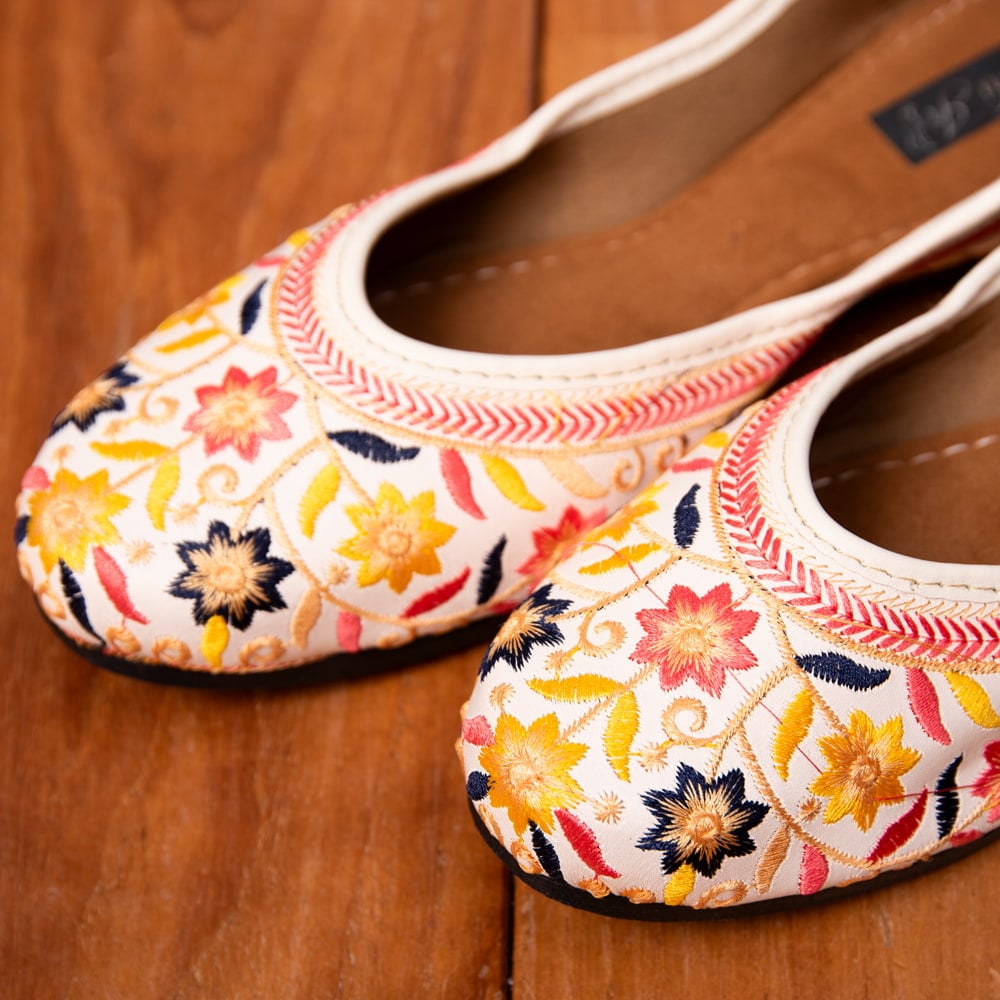 ゴージャス刺繍のマハラニフラットシューズ の通販 - TIRAKITA.COM