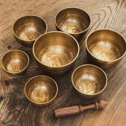 チャクラ シンギングボウルセット 彫り込み仕上 の通販[送料無料