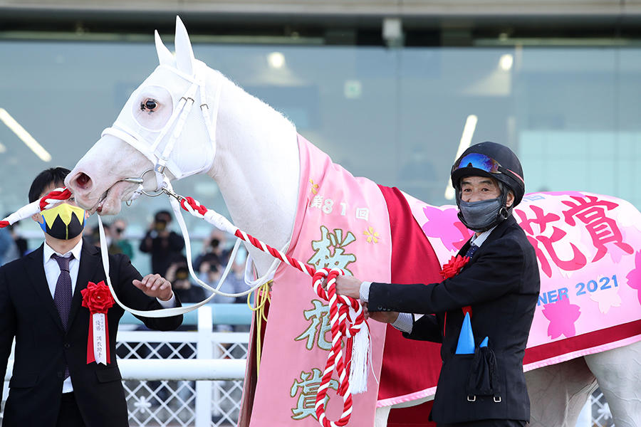 桜花賞】純白のアイドルが魅せた1分31秒1のショータイム 〜なんてっ