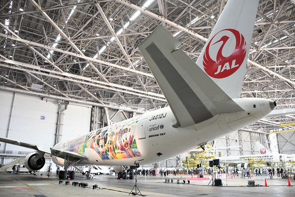 JALセレブレーションエクスプレス初就航 機内もディズニーづくし