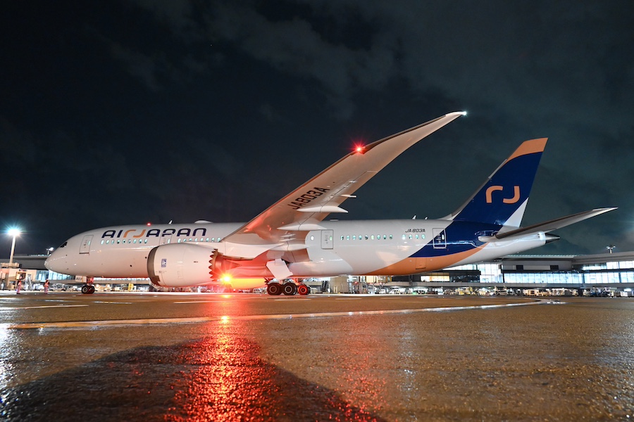 ANA初の787「JA801A」、あす3月1日“トリトンブルー姿”見納め AirJapan