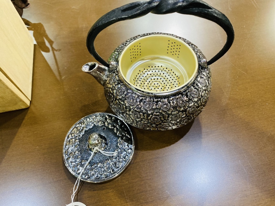 本場盛岡！岩鋳 南部鉄器 砂鉄急須瓶 清末作が買取入荷致しました