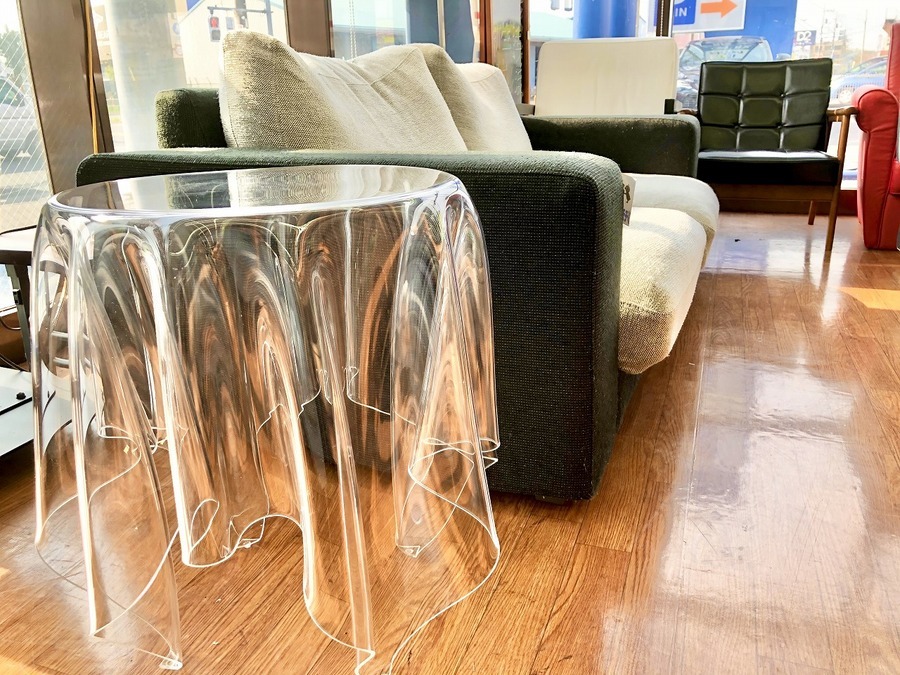 essey(エッセイ)】イリュージョン サイドテーブルが入荷！どうなってる