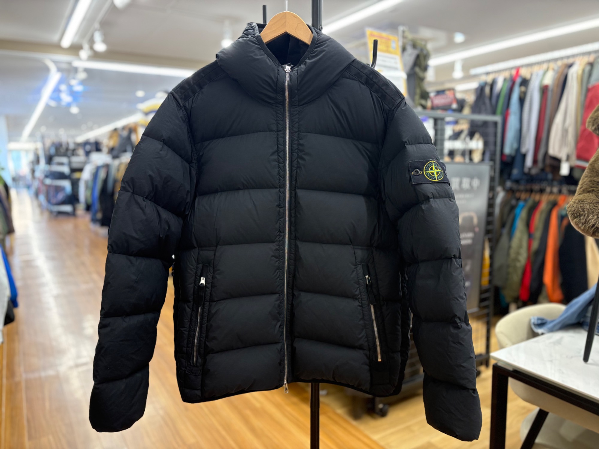 冬の主役アウター】STONE ISLAND ダウンジャケット入荷しました