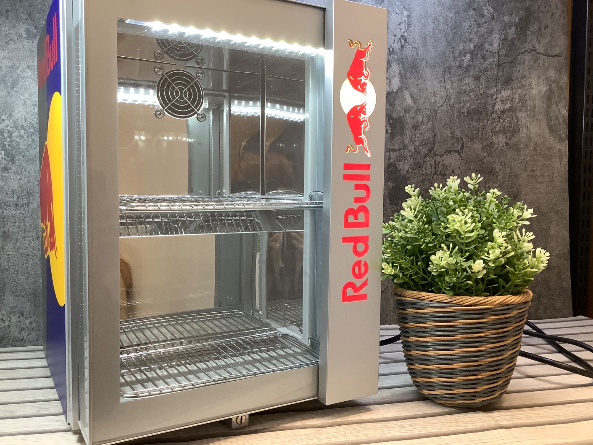 Red Bull ミニ冷蔵庫 Red Bull (レッドブル) ミニ冷蔵庫 ※非売品 RB-BC