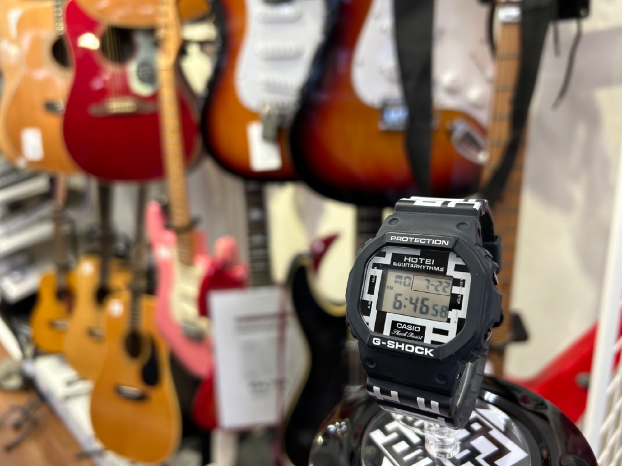 スマホで購入！】布袋寅泰35周年記念モデルの腕時計をご紹介！｜2024年