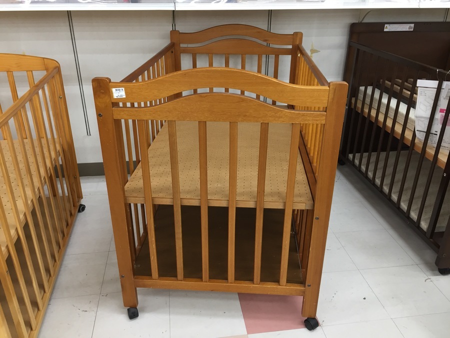 ベビーベッド大量展示中！SAWA BABY(サワベビー)・西松屋・KATOJI