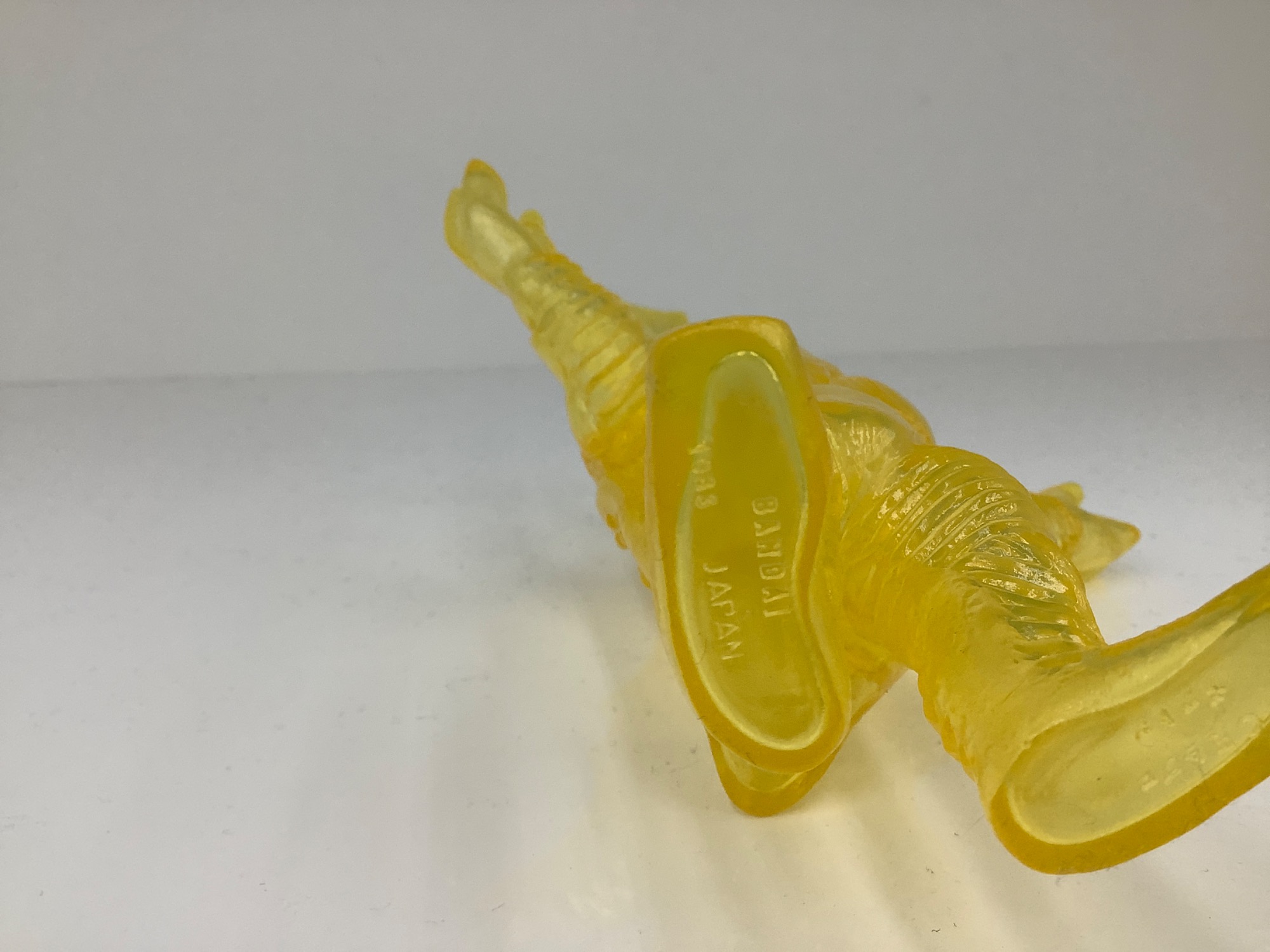 抽選プレゼントカラーのゼットンのソフビ【クリアイエロー 1983年】が