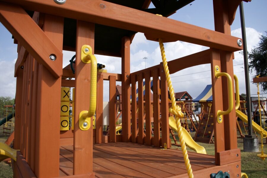 Parrot Island Fort XL: Wood Roof | Scoop Slide