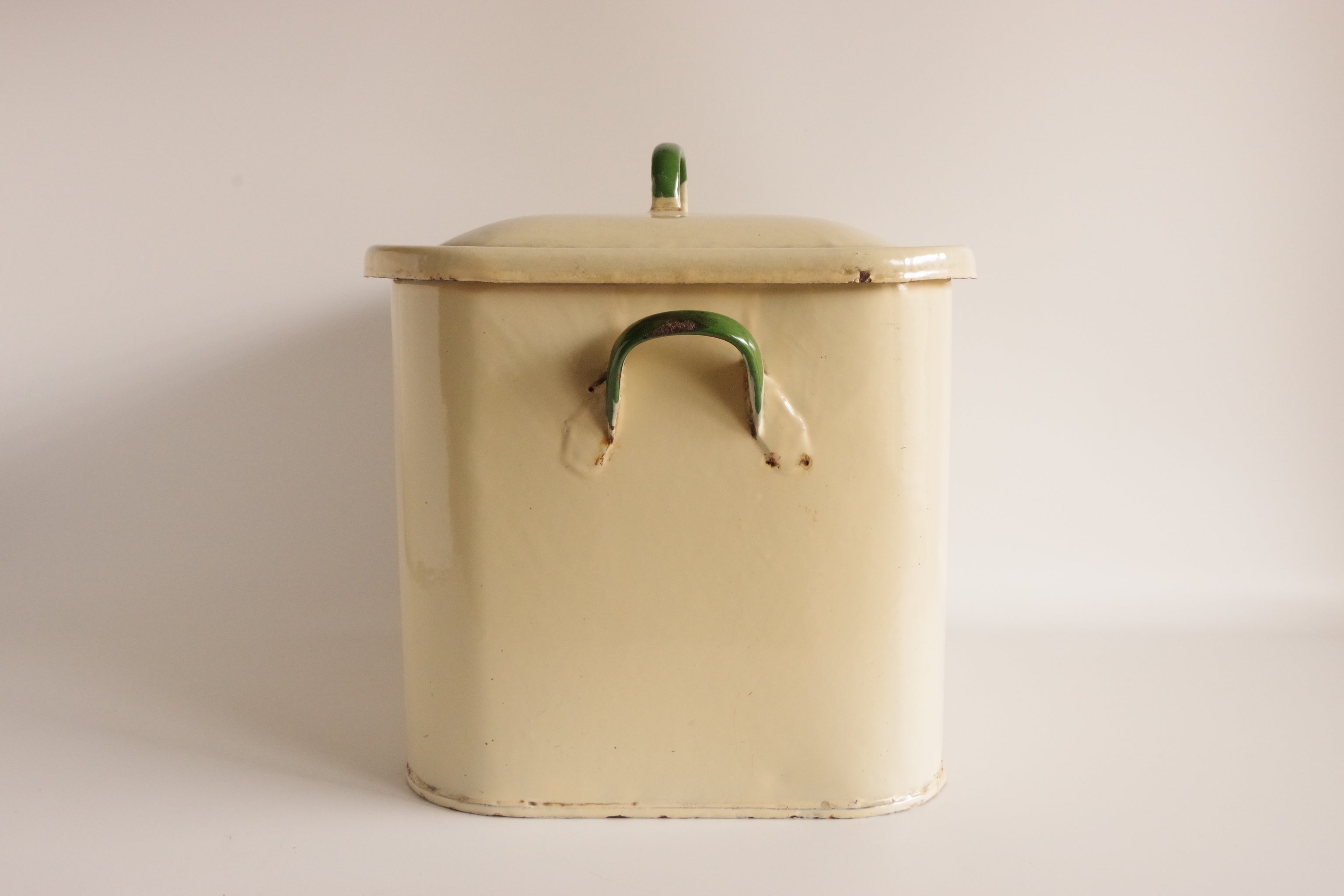 ホーロー ブレッド缶 – TWENTY TWENTY ANTIQUES