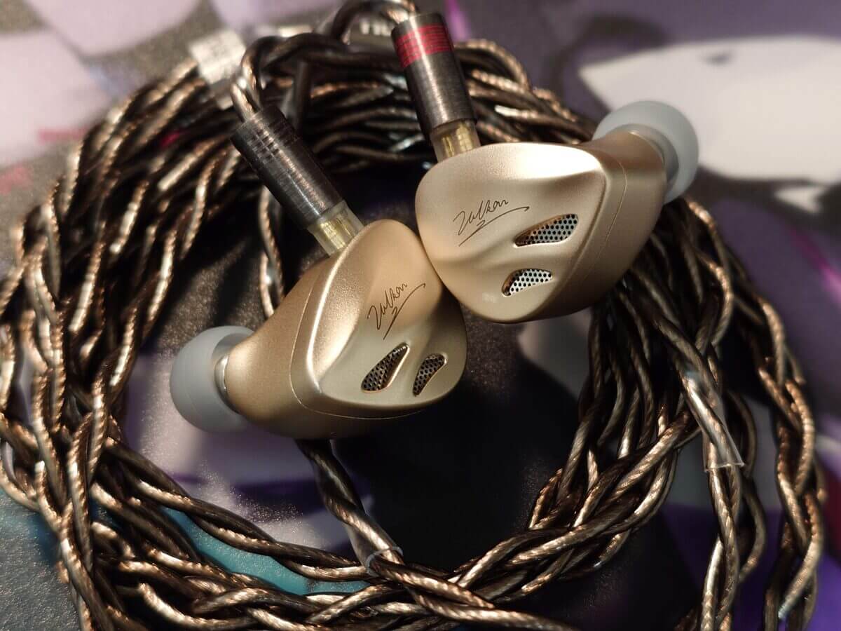 レビュー】DUNU Vulkan 2 – 精緻な解像と力強さを併せ持つ、クール