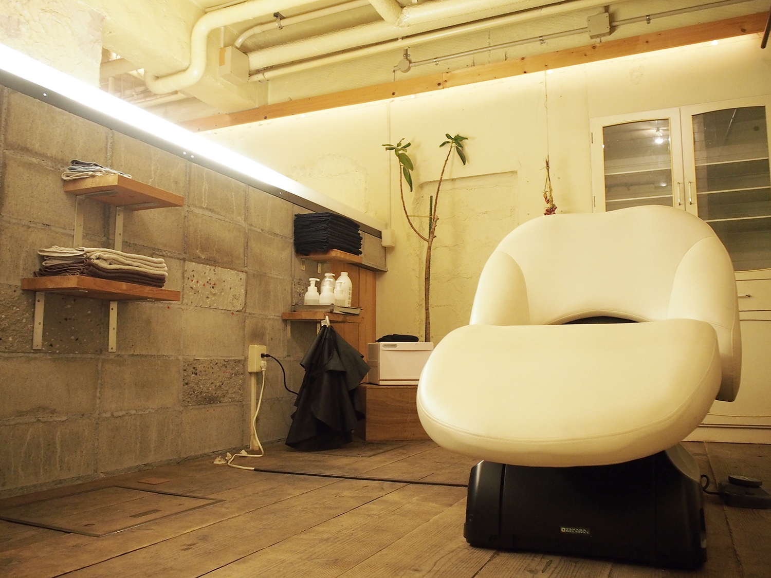 フルフラットのシャンプー台で1日の疲れをリセットする | 内海美容室