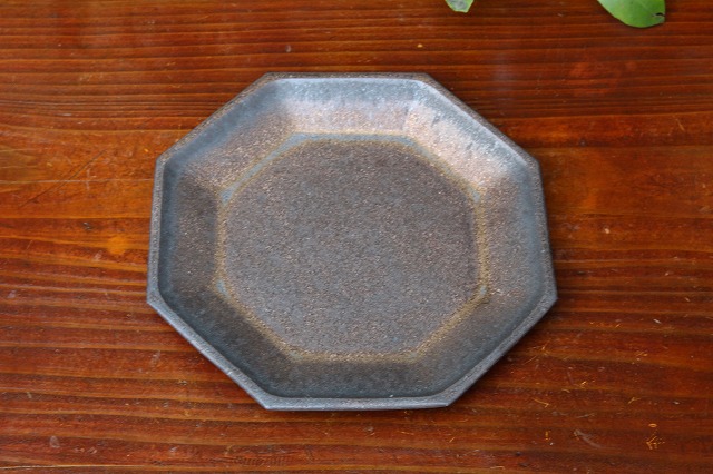 信楽焼 中川 雅佳 作 金彩八角皿（大） うつわ家膳｜人気作家、窯元を