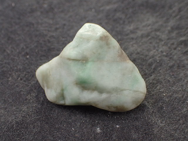 最高品質ヒスイ輝石(Jadeite) 新潟県糸魚川市青梅町 産 ｜石の販売専門