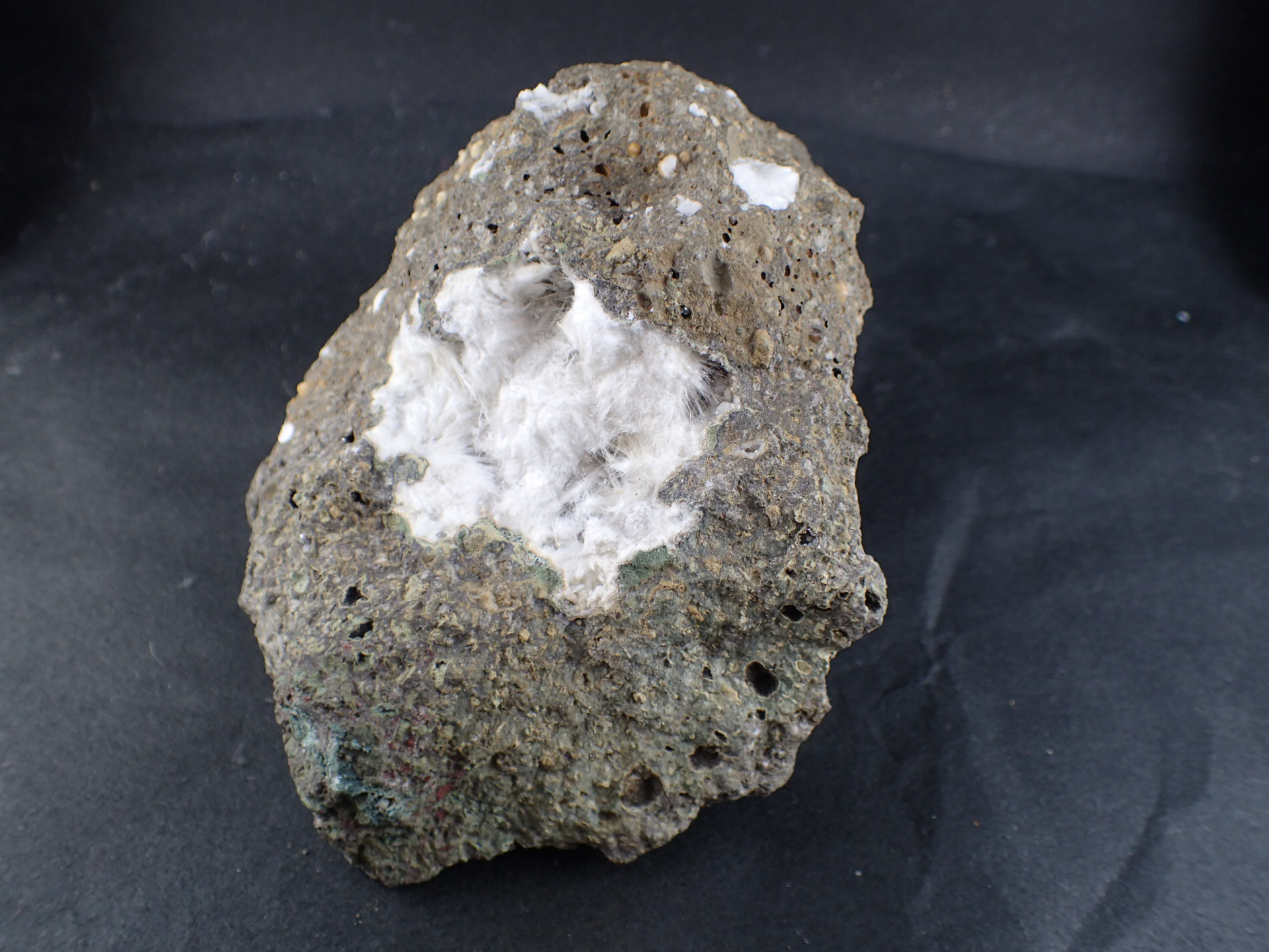 最高品質モルデン沸石(Mordenite) 静岡県賀茂郡河津町菖蒲沢 産 ｜石の