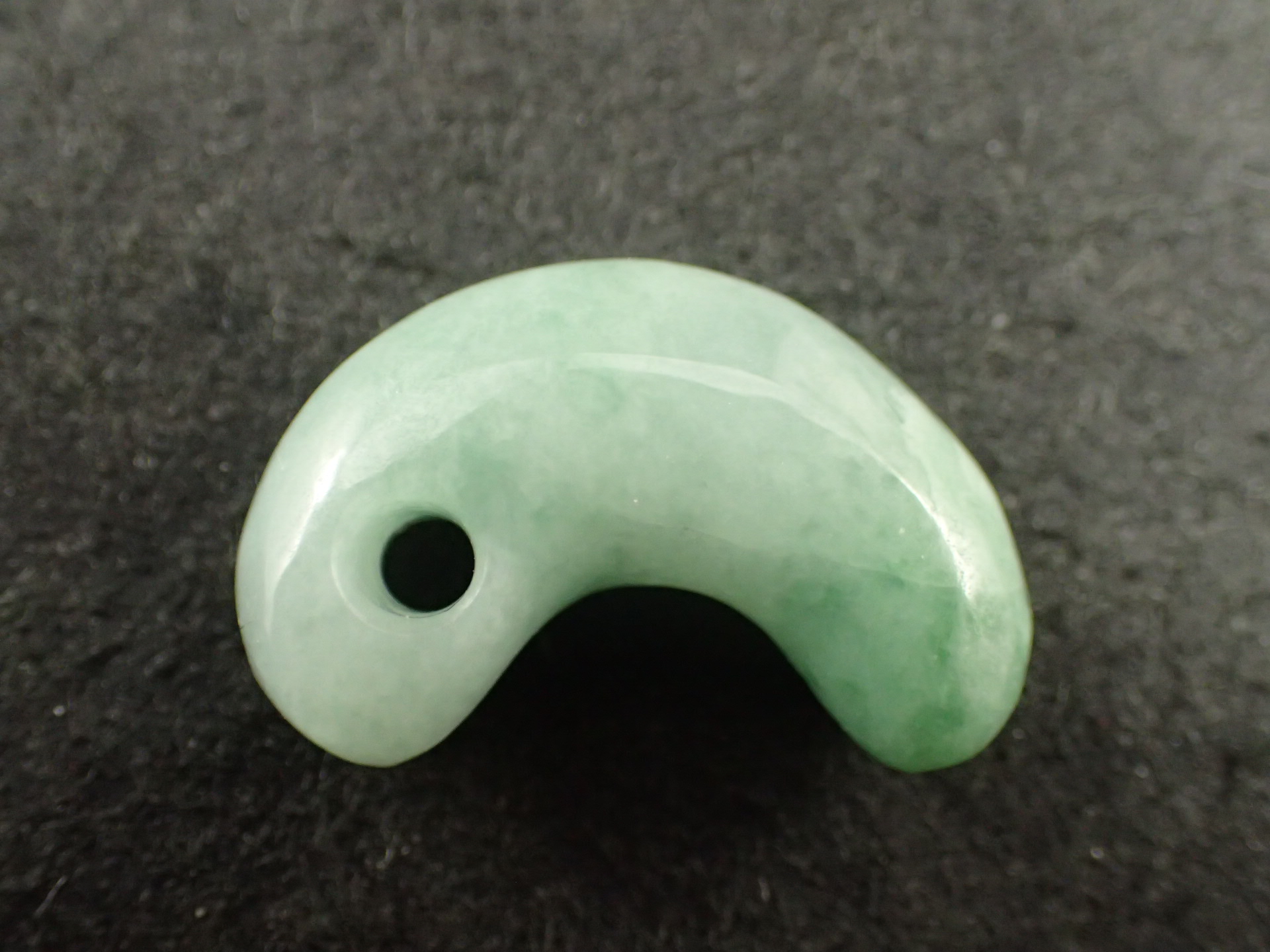 糸魚川翡翠 勾玉 ｜石の販売専門店【vec stone club】