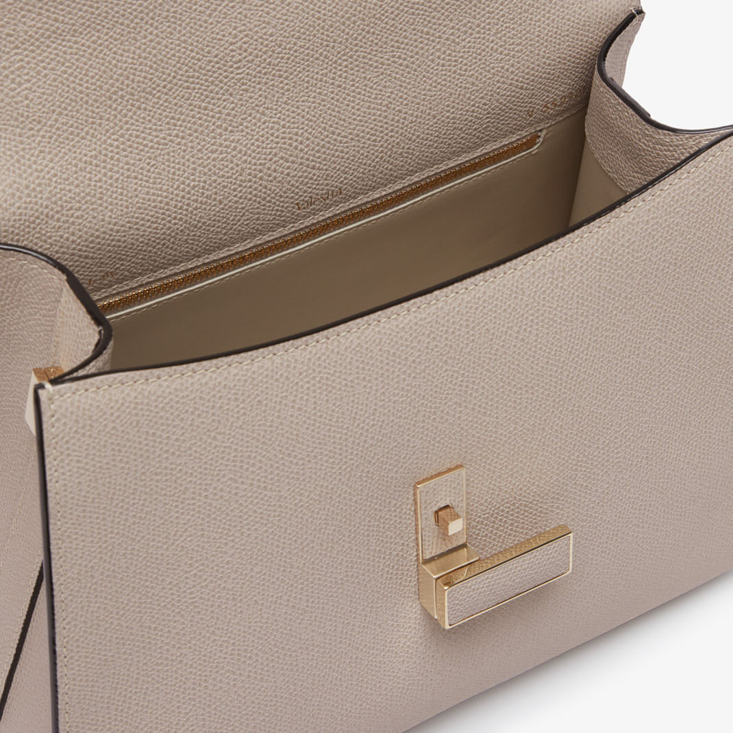 ミディアム イジィデ トップハンドル バッグ | ヌード – Valextra