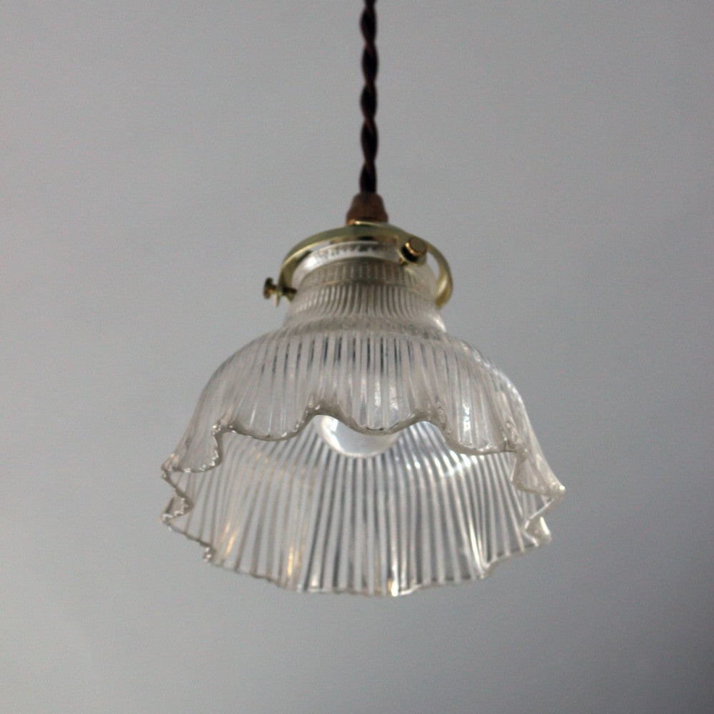 2月中旬入荷予定】フリルのように上品で可愛らしい ガラスシェードの