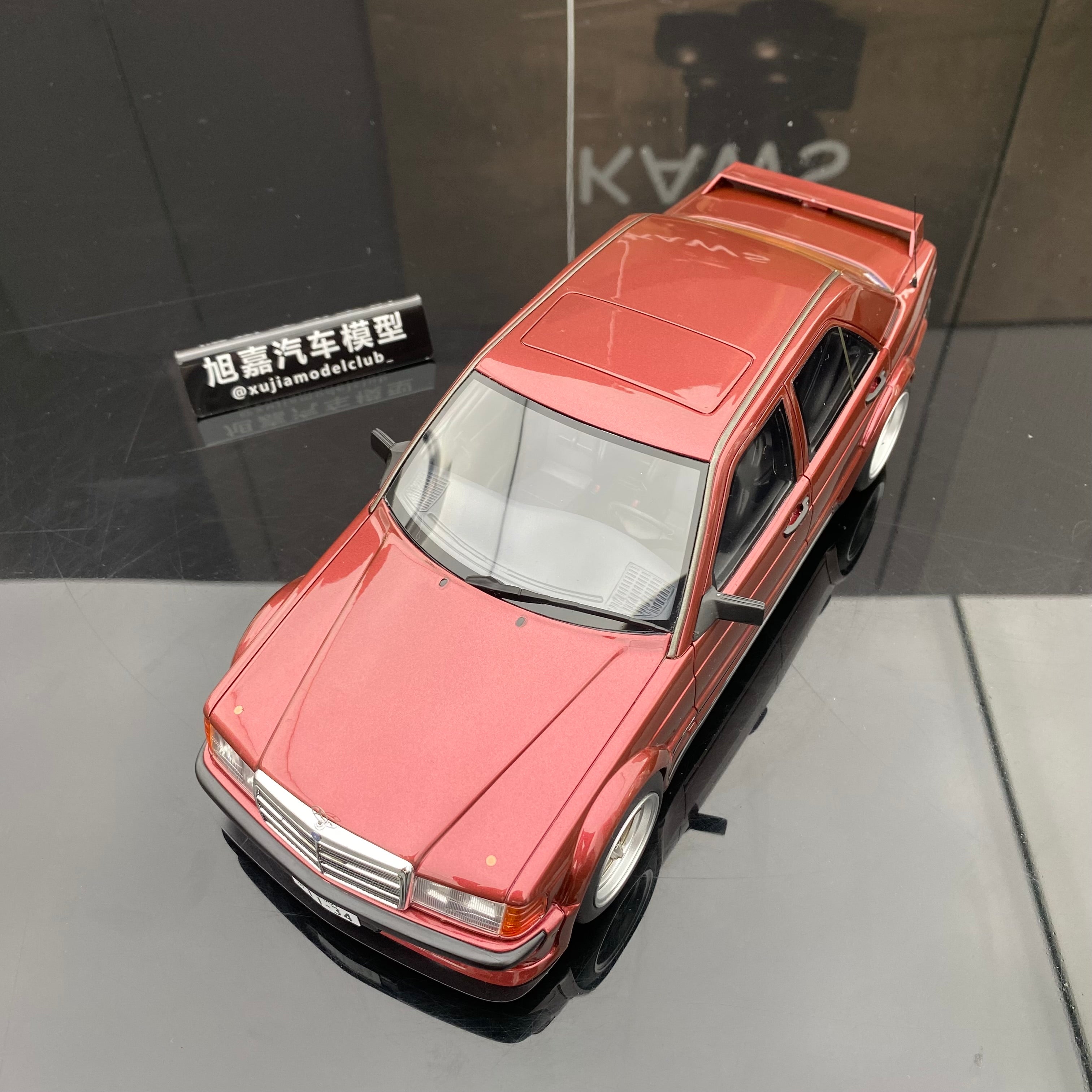 OTTO 1/18 Mercedes-Benz RAUH-WELT REPUBLIK 190E 2,5-16 ALMANDINE