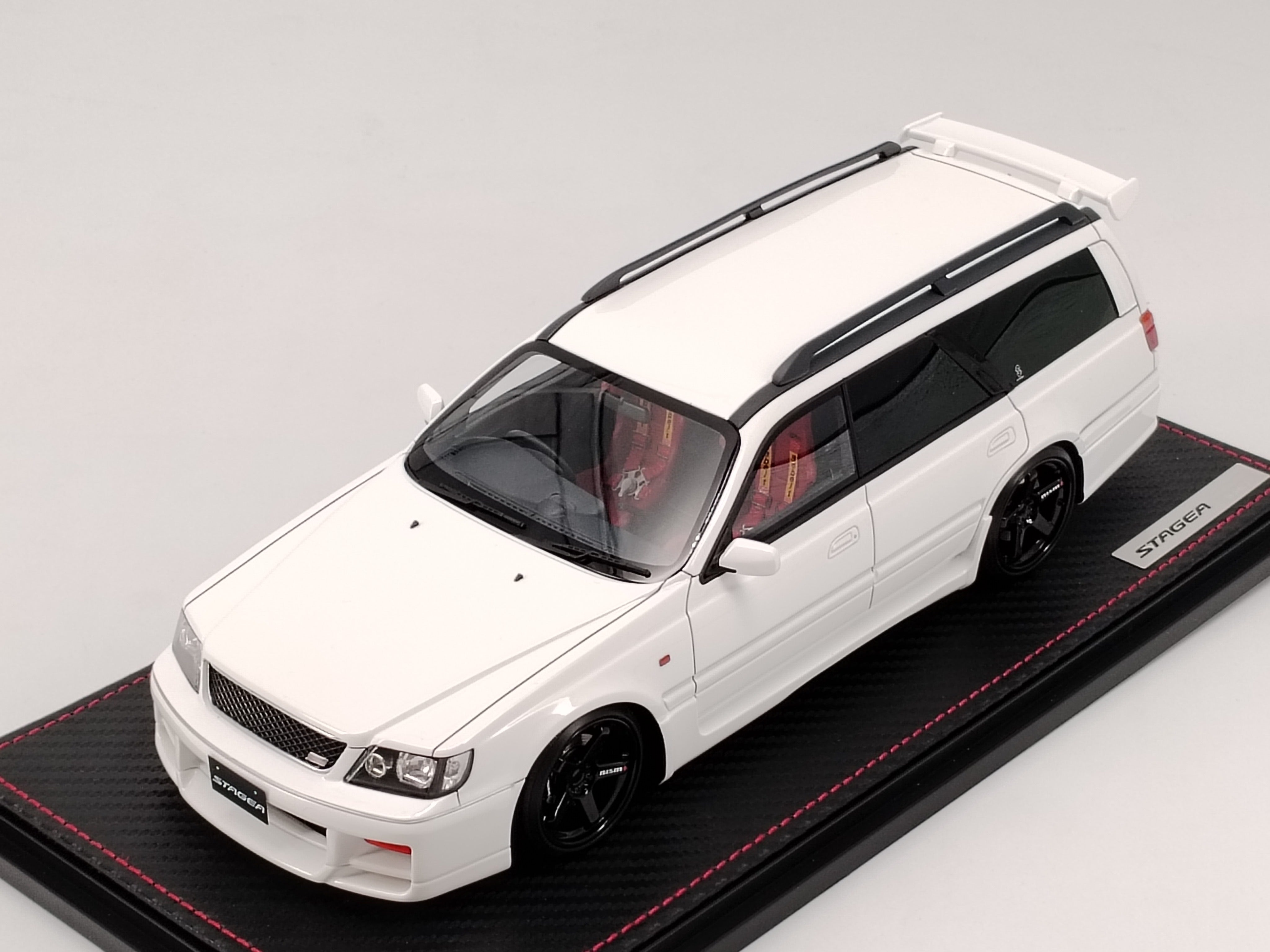 Ignition Model 1/18 Nissan STAGEA 260RS WGNC34 with engine white