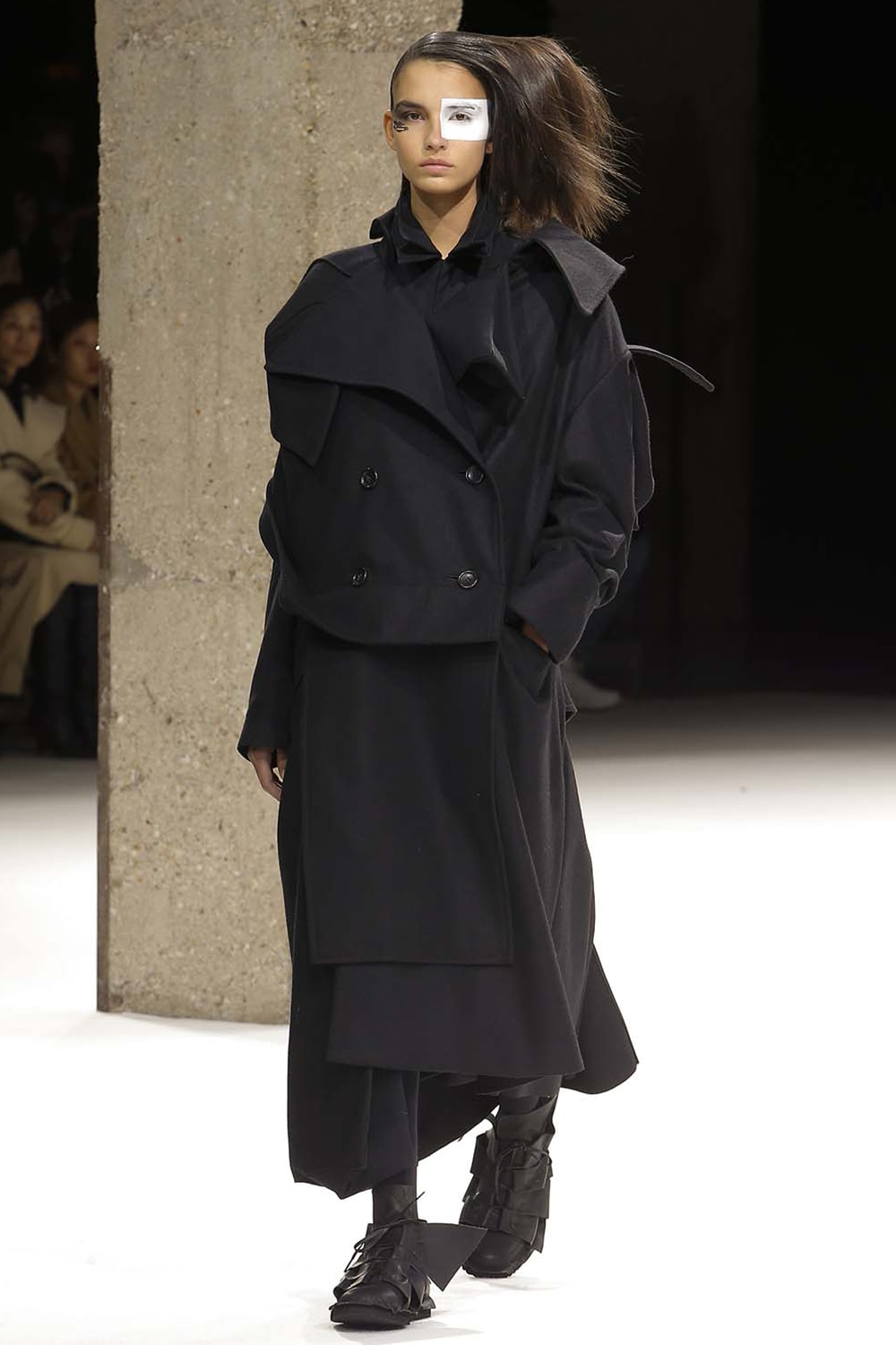 AUTUMN / WINTER 2018-19 | Yohji Yamamoto (ヨウジヤマモト) Official