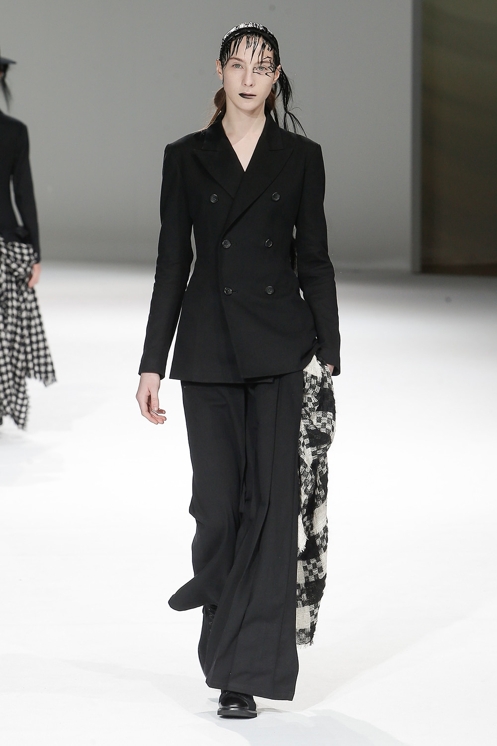 AUTUMN / WINTER 2020-21 | Yohji Yamamoto (ヨウジヤマモト) Official