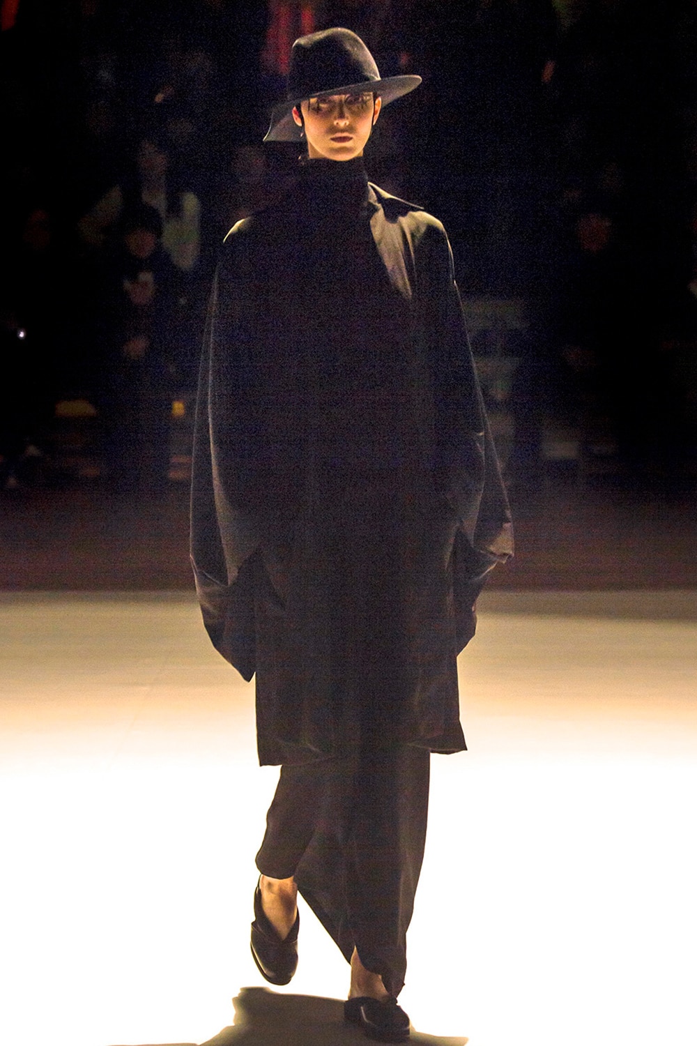 AUTUMN / WINTER 2015-16 | Yohji Yamamoto (ヨウジヤマモト) Official