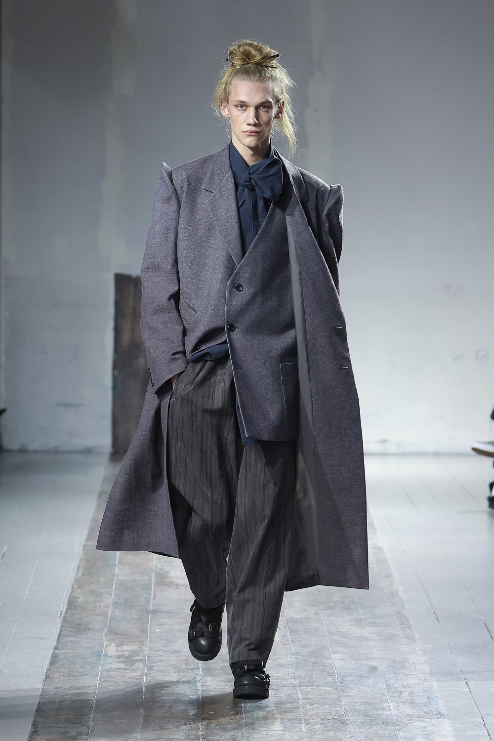 AUTUMN / WINTER 2024-25 | Yohji Yamamoto (ヨウジヤマモト) Official