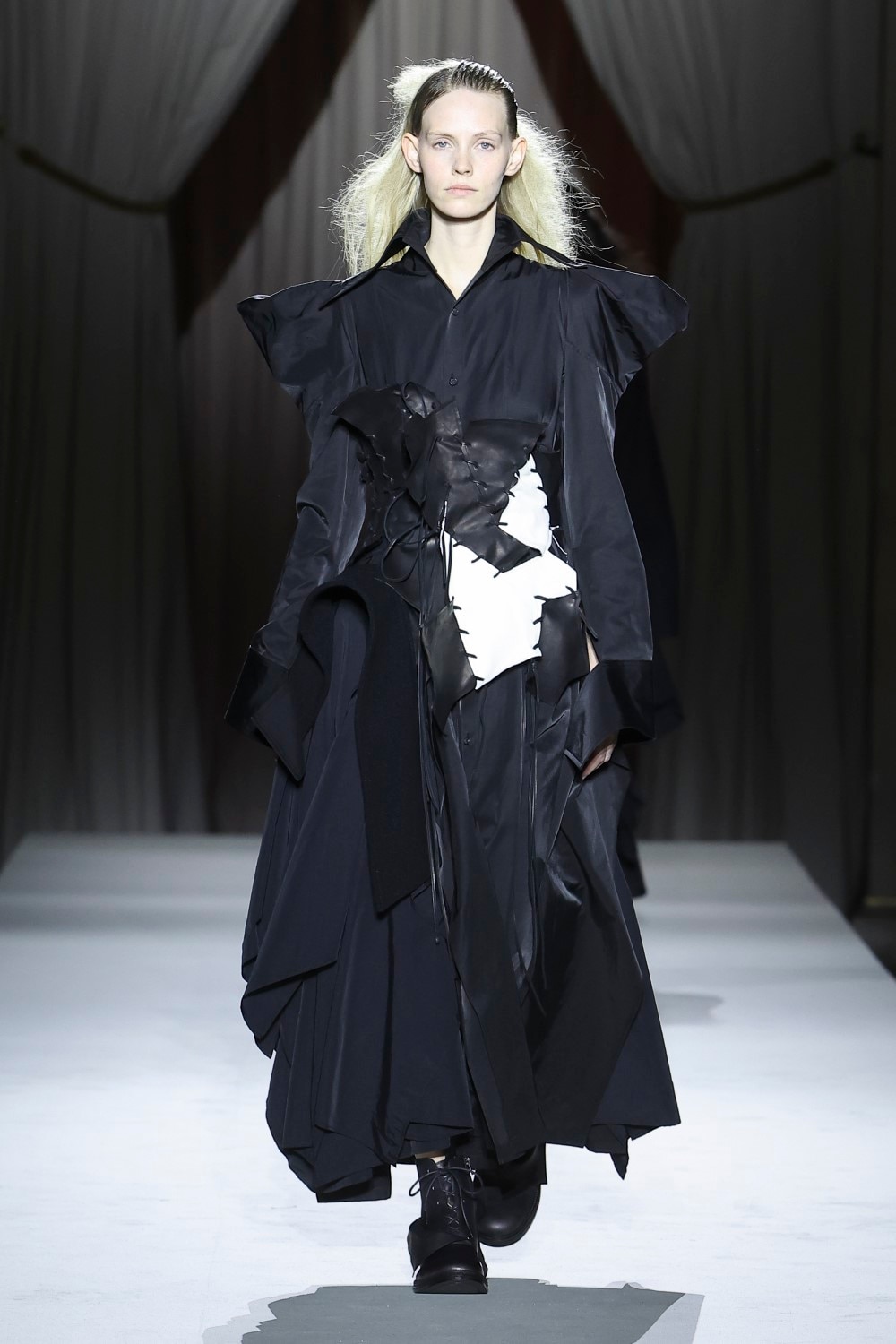 Yohji Yamamoto2025-26 Autumn/Winter Collection | Yohji Yamamoto