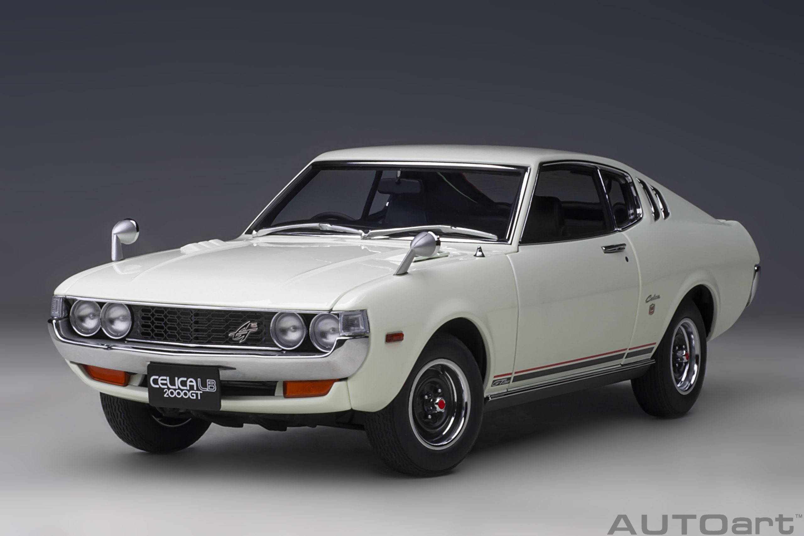AUTOart 1:18 Toyota Celica Liftback 2000GT (RA25) 1973 (White