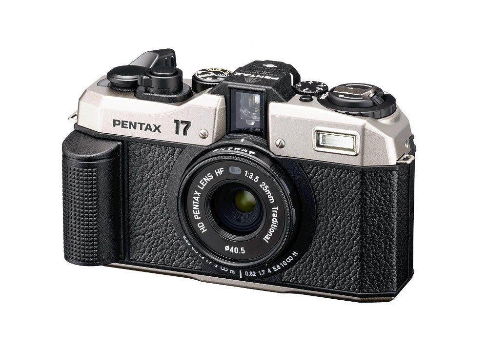 リコー、21年ぶりのフィルムカメラ「ペンタックス17」を7月発売