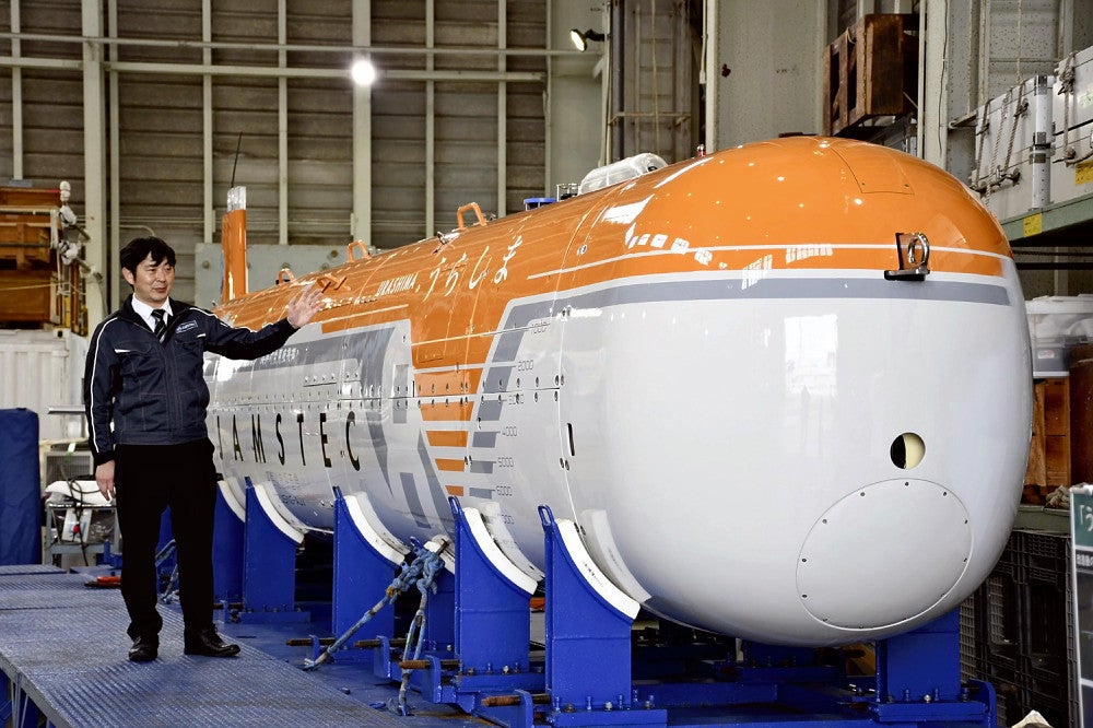 無人深海探査機「うらしま8000」公開…日本のEEZほぼカバー