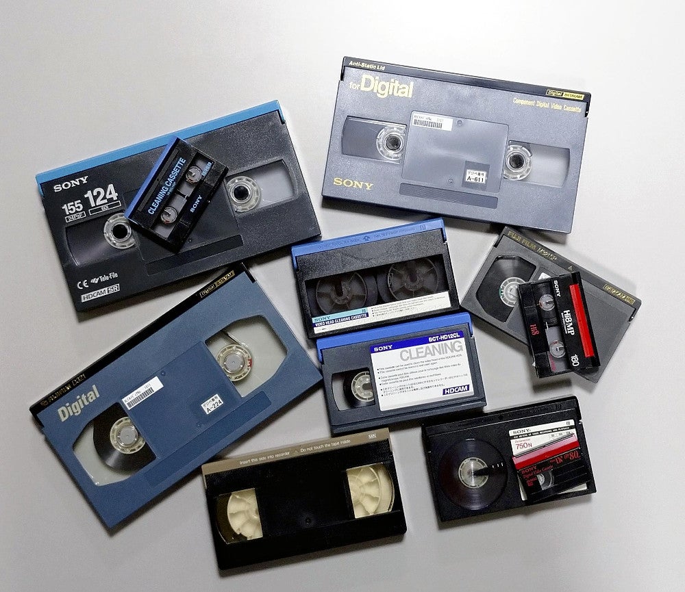 青森県:磁気テープに記録された貴重資料、「2025年問題」で喪失の危機