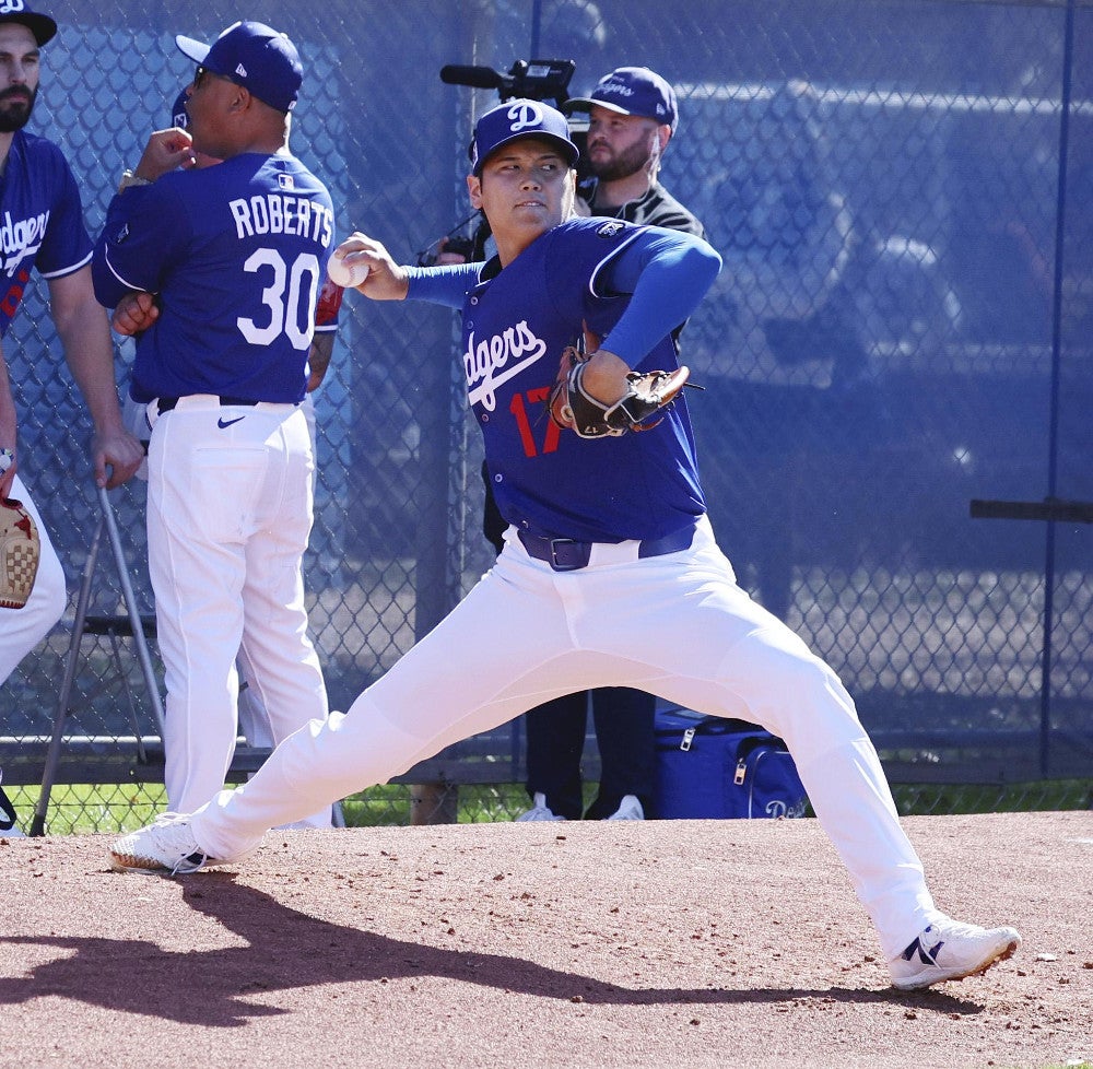 ドジャース・大谷翔平がキャンプで初ブルペン…捕手座らせ14球