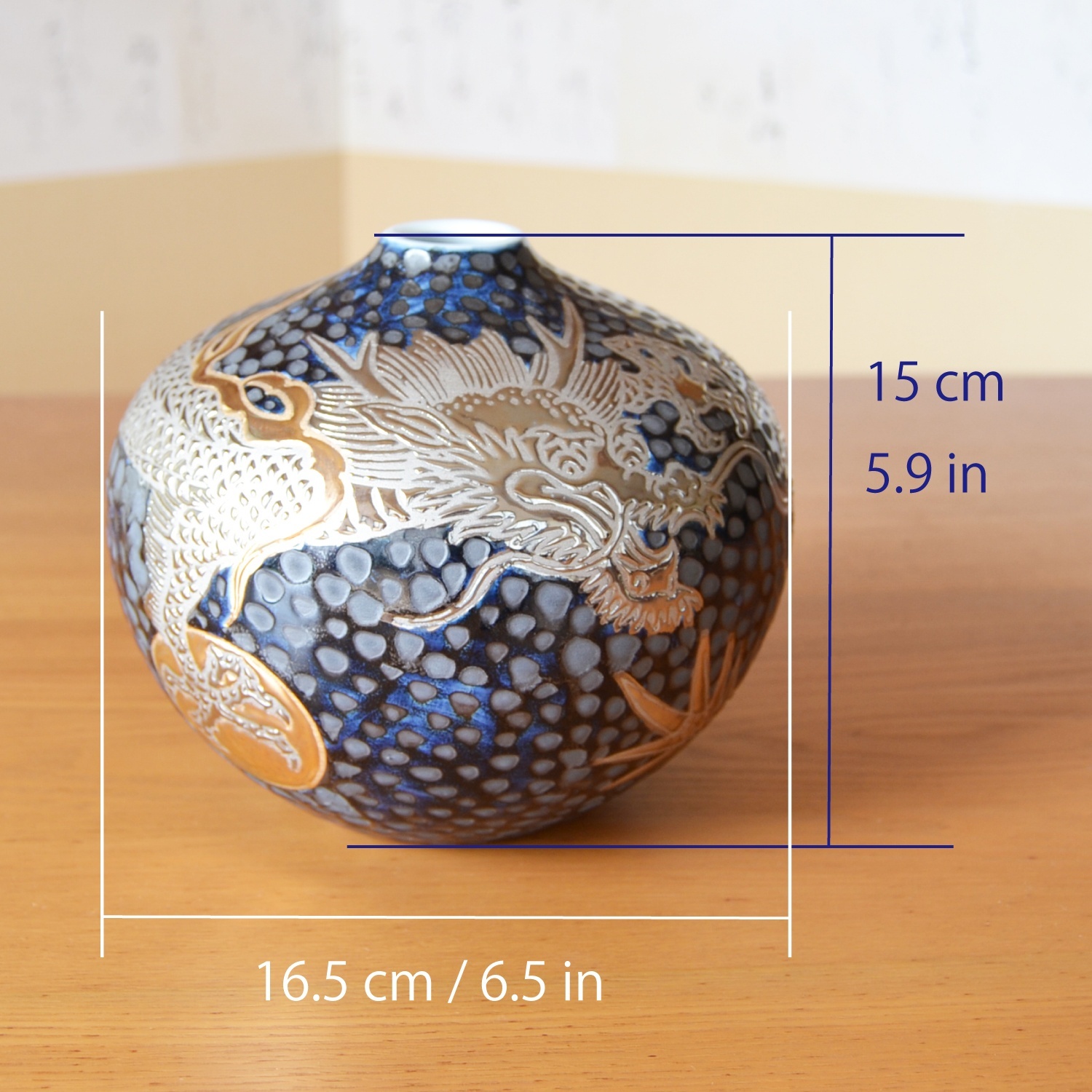 有田焼やきもの市場 | 有田焼 鉄釉 プラチナ彩 龍絵 小花瓶 藤井錦彩