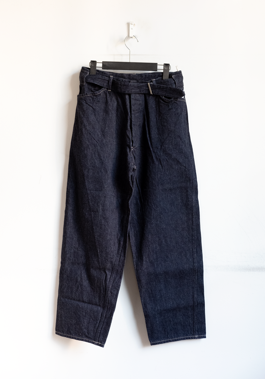 COMOLI デニム ベルテッドパンツ | 大阪心斎橋のメンズ洋服のセレクト