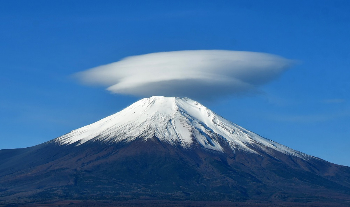 富士山にできる「笠雲」は日本一美しい？ 笠雲を見つける方法 - 山と溪