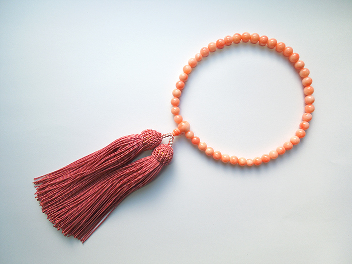 深海珊瑚Aカラー(細)片手数珠薄紅二五房共仕立 お数珠の安田念珠店へ