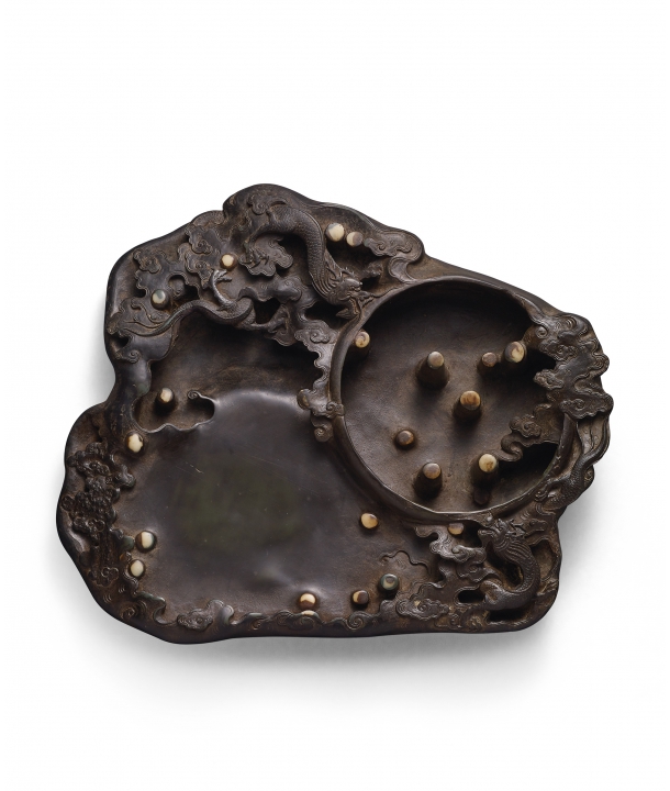 清端石雙雲龍紋隨形硯-宇珍國際藝術| Yu Jen Taipei重要中國瓷雜工藝