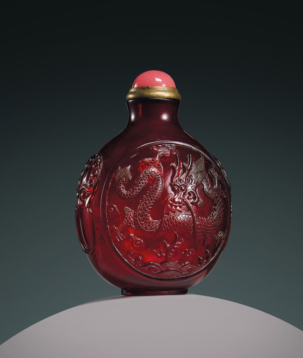 寶石紅透明玻璃開光龍鳳圖雙鋪首鼻煙壺-宇珍國際藝術| Yu Jen Taipei德