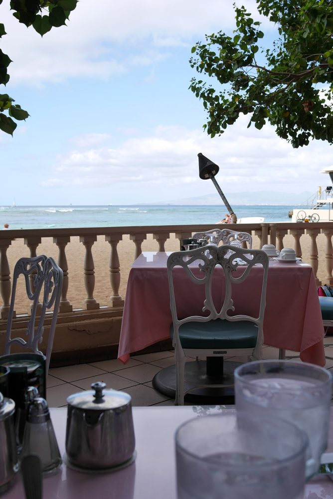 油絵 マミ ハワイのハウツリーラナイCafeで 油絵 マミ ハワイのハウ