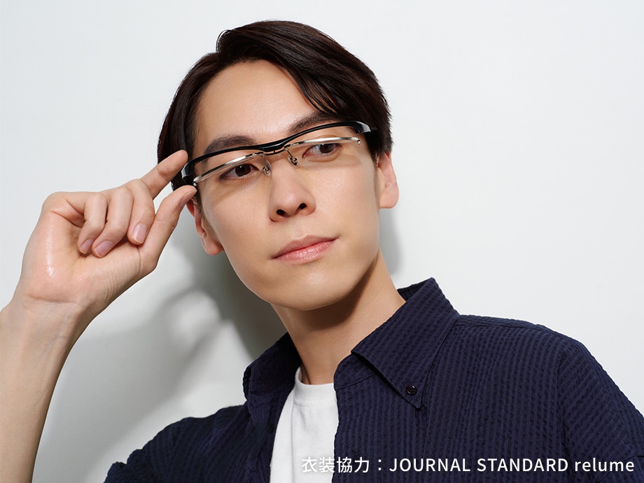 レンズを上げ下げできる FLIP UP（跳ね上げ式メガネ）｜メガネのZoff