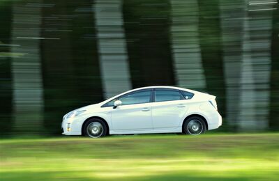 プリウス30とは。30後期と前期・カスタム・エアロ｜チューリッヒ