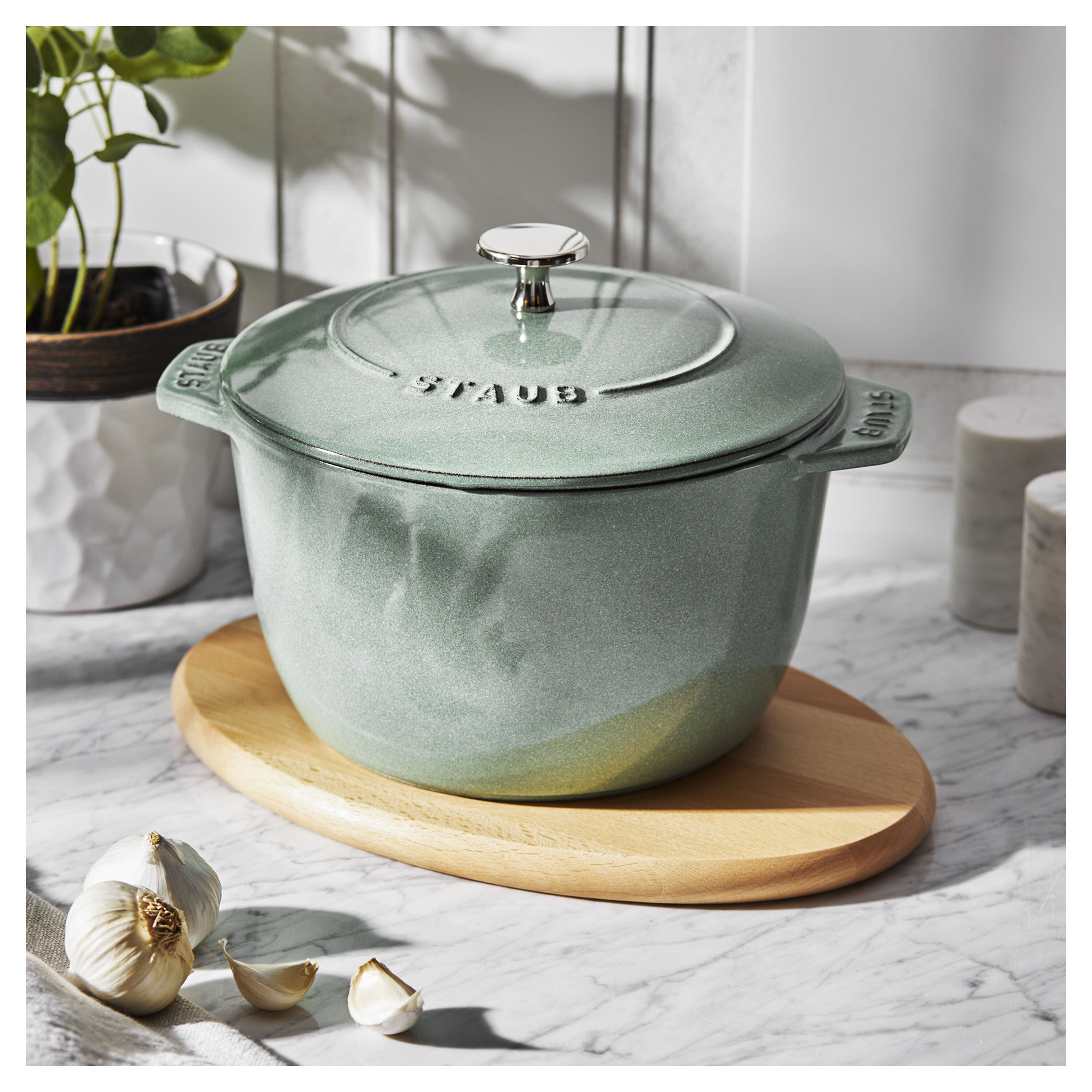 ストウブ 鋳物ホーロー鍋 ラ・ココット de GOHAN | ツヴィリング公式
