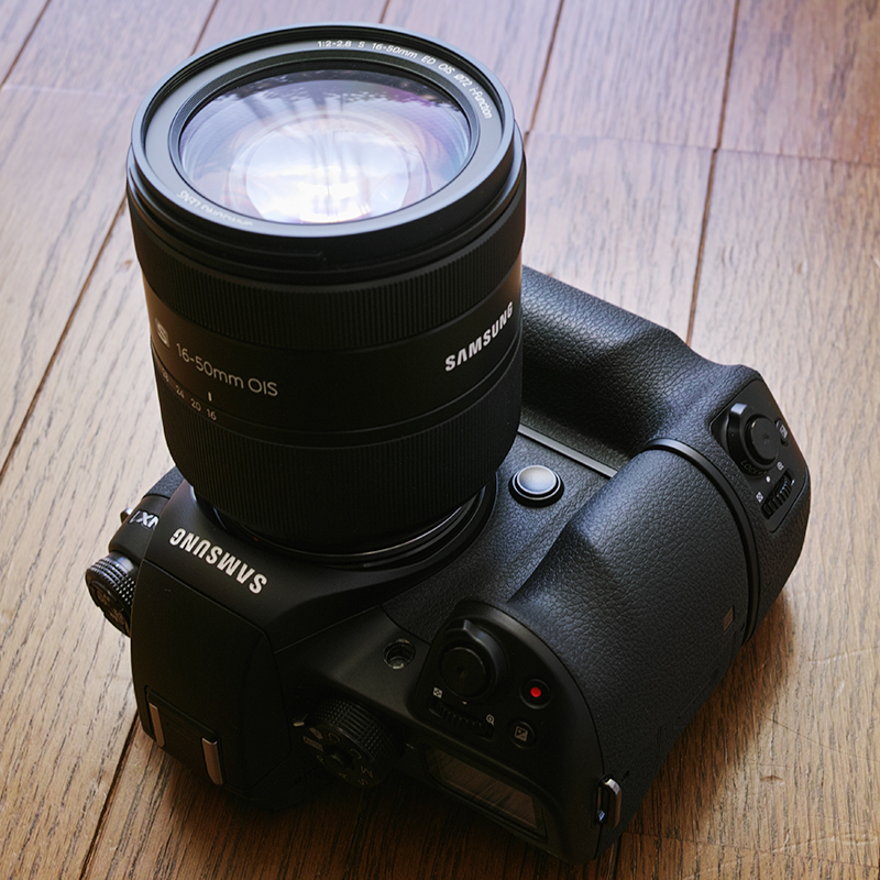 サムスン電子の高性能ミラーレス一眼「NX1」、知られざる実力に迫る