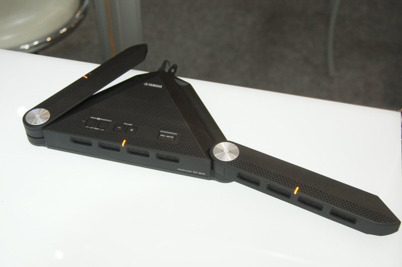 VC】ヤマハがWeb会議用マイクの新製品を展示，PC周辺機器としては高