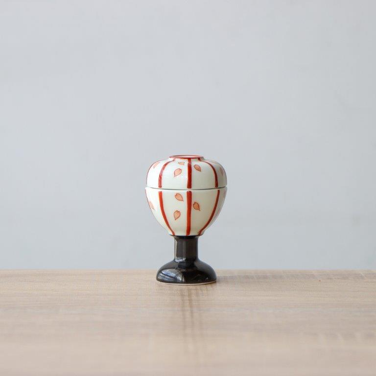 コンパクトなサイズが今どき！おしゃれでモダンな雛人形| 有田焼 錦お