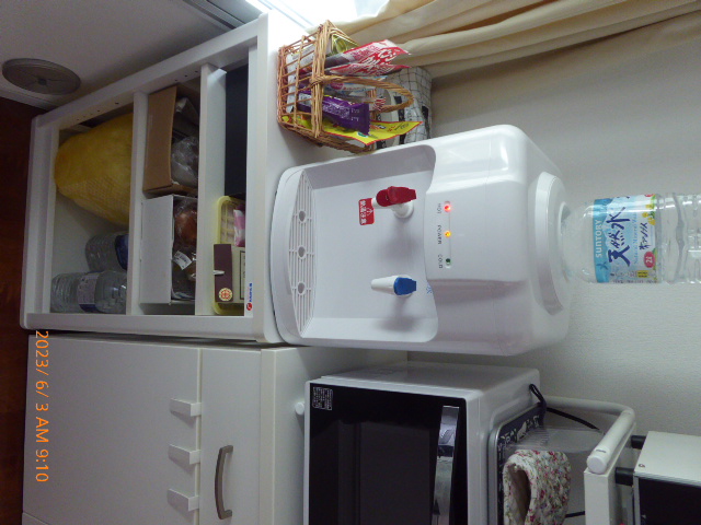 ウォーターサーバー 温水/冷水両用 ペットボトル専用 YWS-2 山善